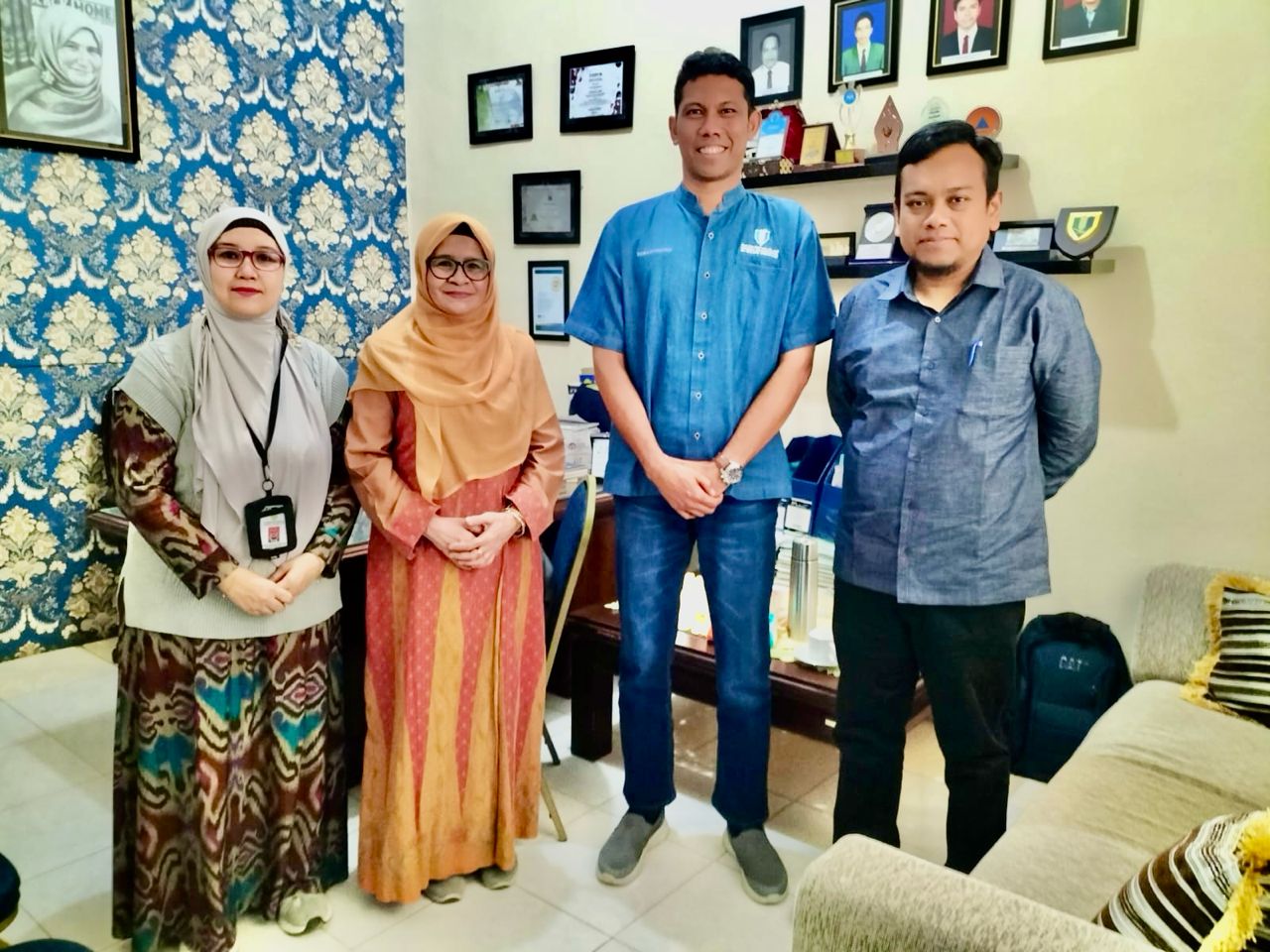 Tahniah diucapkan kepada Prof. Madya Dr. Ramadhansyah Putra Jaya, Fakulti Teknologi Kejuruteraan Awam, UMPSA di atas lantikan sebgai Visiting Professor di University of Muhammadiah, Acheh, Indonesia